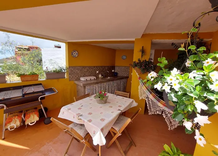 Casa Maestro Lelo - Acogedora Casa Rural Canaria Con Patios Y Jardines De Flores